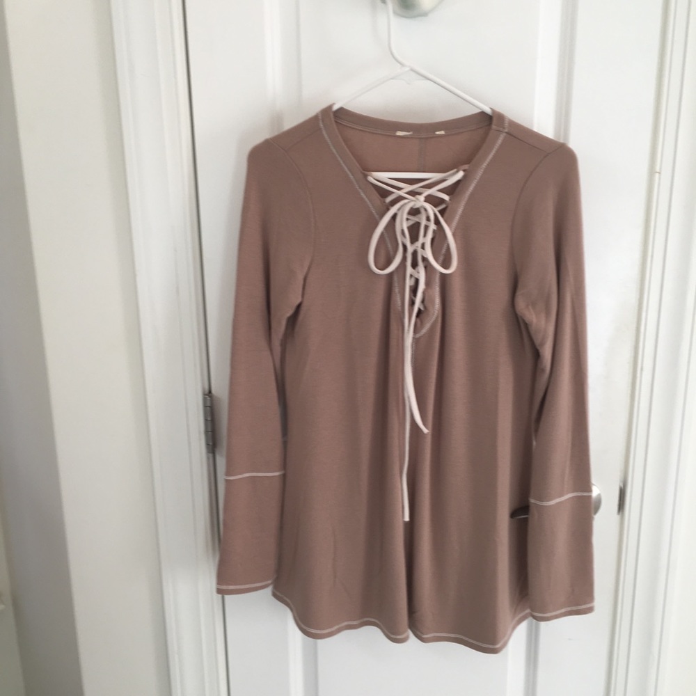 Andree By Unit Sz Med, Beige Lace Up Tunic Top LS